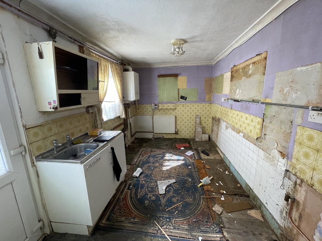 Lot: 155 - THREE-BEDROOM TERRACE HOUSE FOR IMPROVEMENT - inside image of kitchen diner